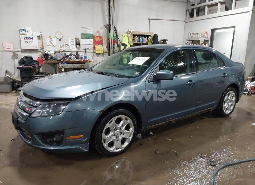 Photo 2 of 2011 Ford Fusion SE (VIN 3FAHP0HA8BR113277)