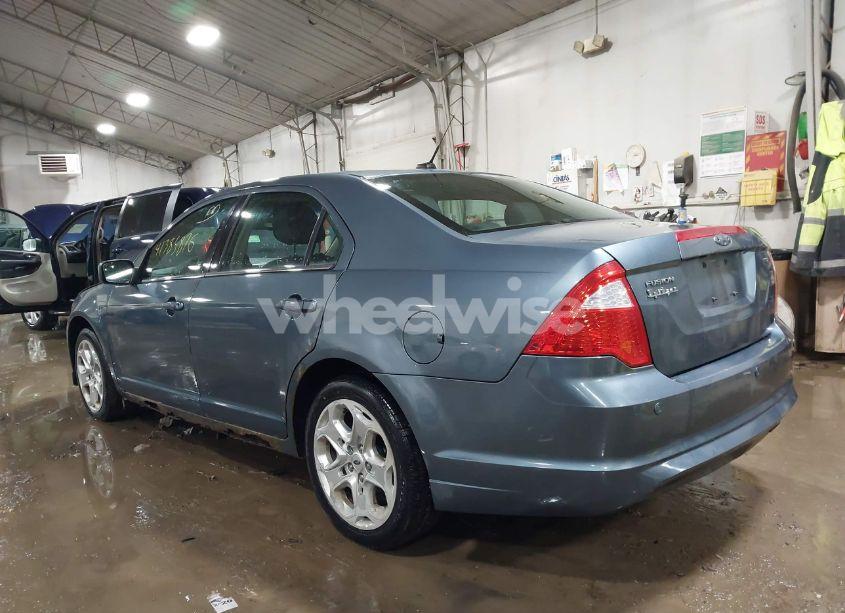 Photo 3 of 2011 Ford Fusion SE (VIN 3FAHP0HA8BR113277)