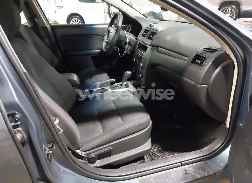 Photo 5 of 2011 Ford Fusion SE (VIN 3FAHP0HA8BR113277)