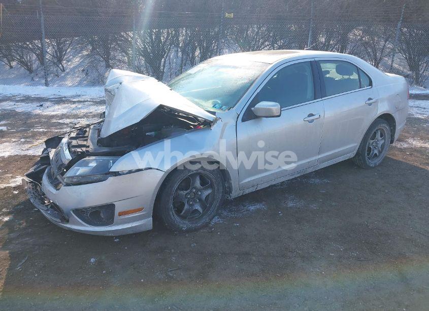 Photo 2 of 2011 Ford Fusion SE (VIN 3FAHP0HA8BR124893)