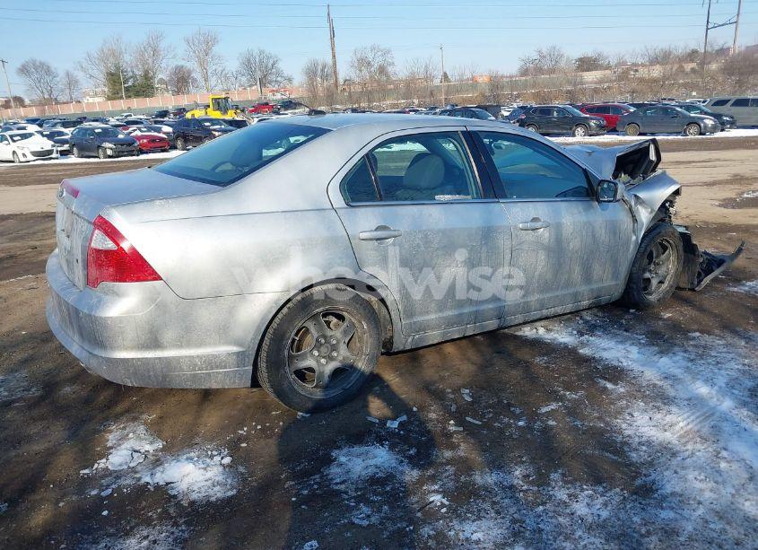 Photo 4 of 2011 Ford Fusion SE (VIN 3FAHP0HA8BR124893)