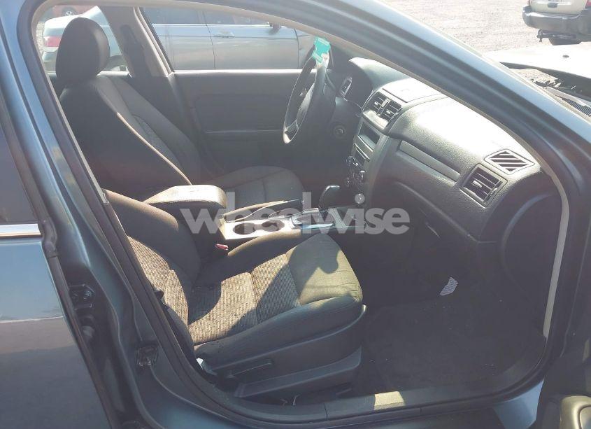 Photo 5 of 2011 Ford Fusion SE (VIN 3FAHP0HA8BR126370)