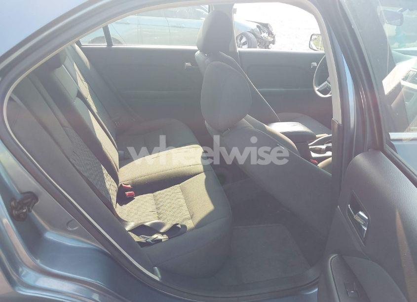 Photo 8 of 2011 Ford Fusion SE (VIN 3FAHP0HA8BR126370)