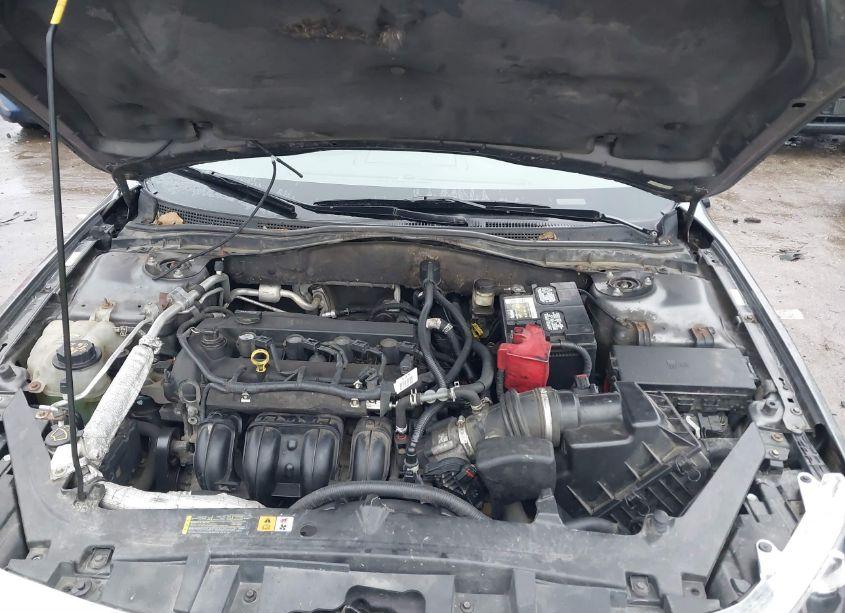 Photo 10 of 2011 Ford Fusion SE (VIN 3FAHP0HA8BR142763)