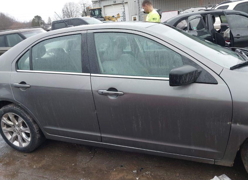 Photo 13 of 2011 Ford Fusion SE (VIN 3FAHP0HA8BR142763)