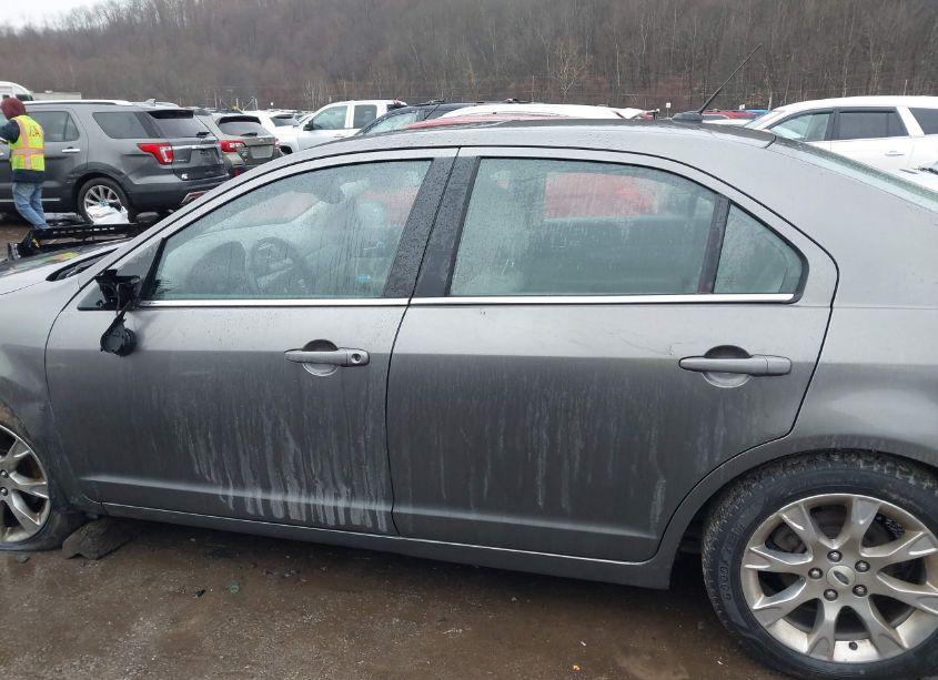 Photo 14 of 2011 Ford Fusion SE (VIN 3FAHP0HA8BR142763)