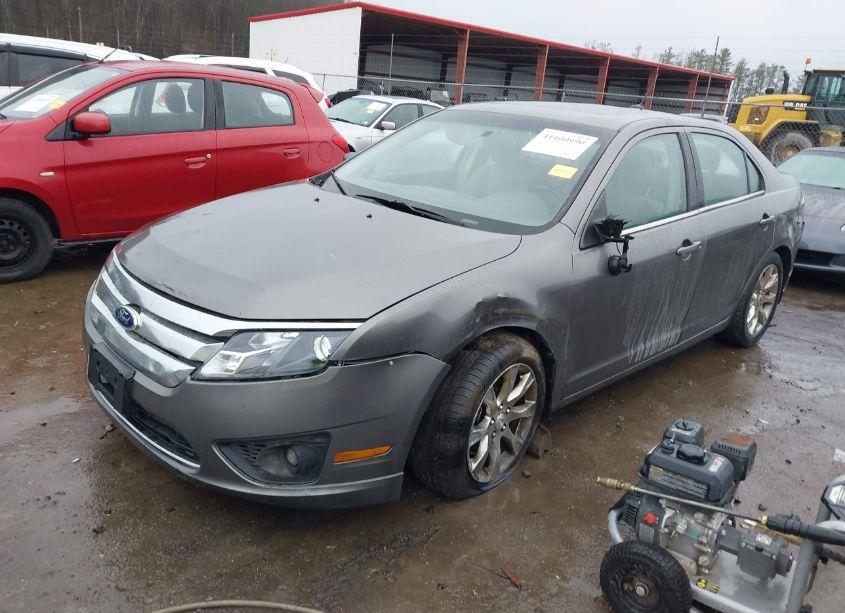 Photo 2 of 2011 Ford Fusion SE (VIN 3FAHP0HA8BR142763)
