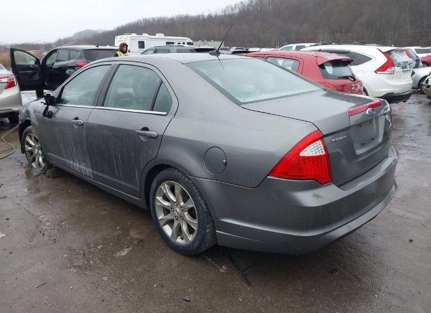 Photo 3 of 2011 Ford Fusion SE (VIN 3FAHP0HA8BR142763)