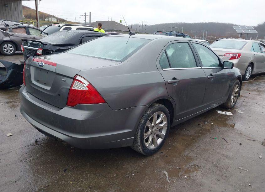 Photo 4 of 2011 Ford Fusion SE (VIN 3FAHP0HA8BR142763)