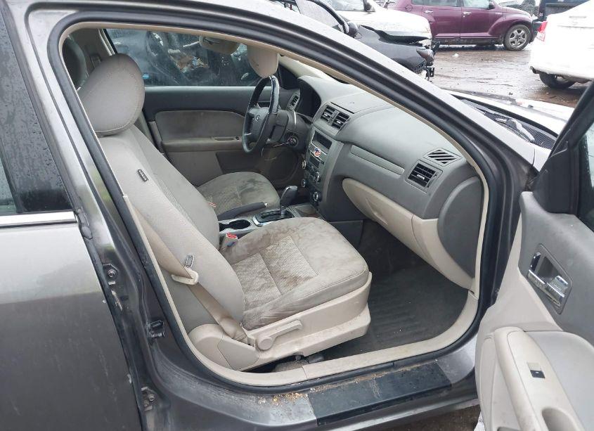 Photo 5 of 2011 Ford Fusion SE (VIN 3FAHP0HA8BR142763)