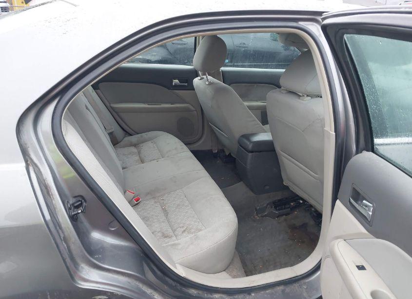 Photo 8 of 2011 Ford Fusion SE (VIN 3FAHP0HA8BR142763)