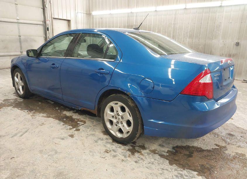 Photo 3 of 2011 Ford Fusion SE (VIN 3FAHP0HA8BR147378)