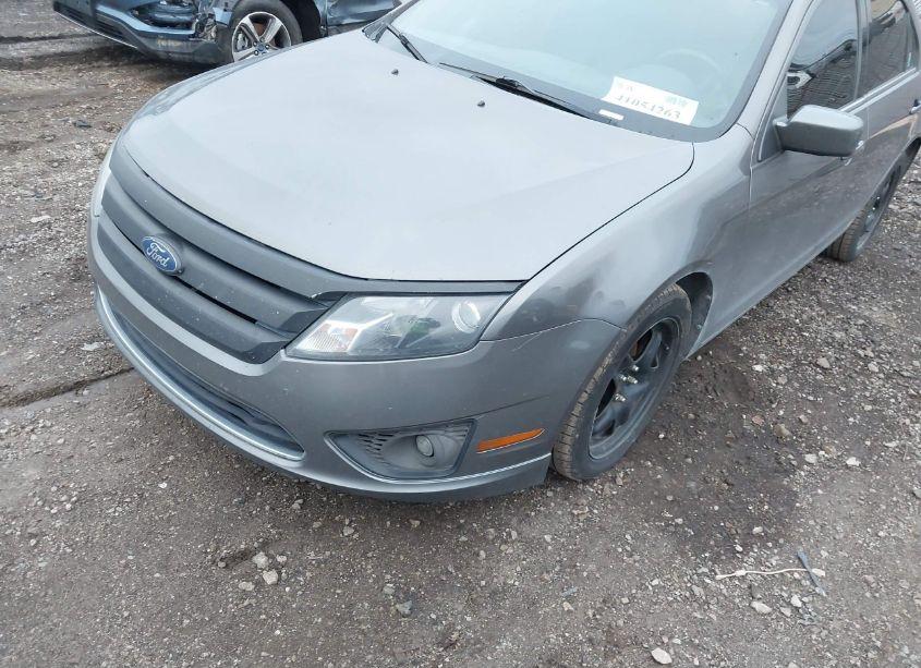 Photo 2 of 2011 Ford Fusion SE (VIN 3FAHP0HA8BR148336)