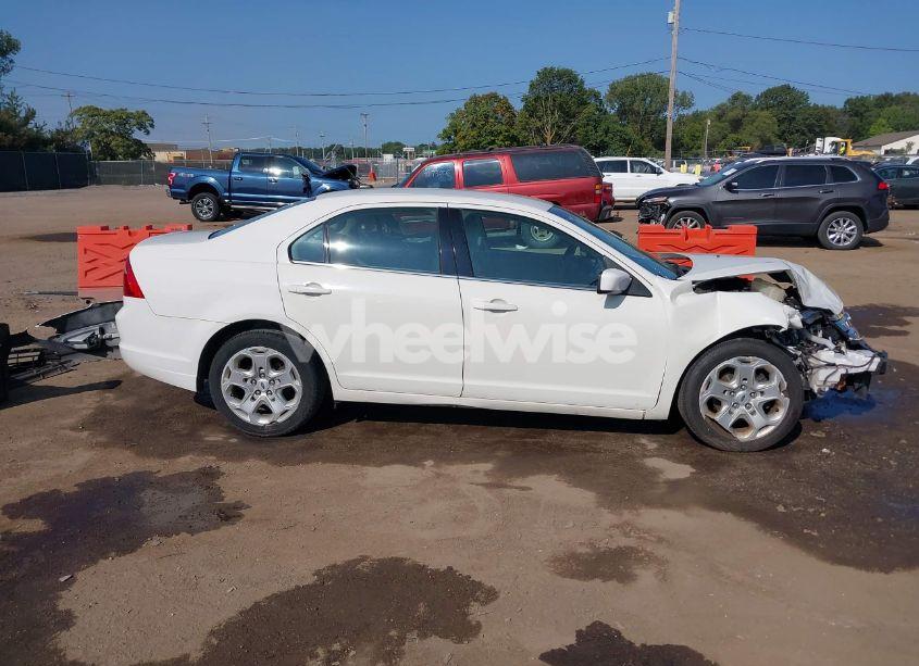 Photo 14 of 2011 Ford Fusion SE (VIN 3FAHP0HA8BR152743)