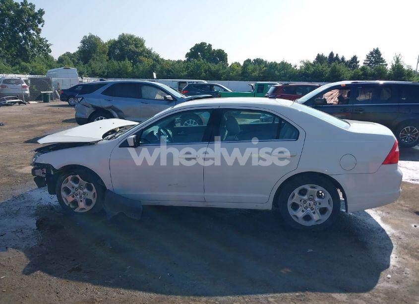 Photo 15 of 2011 Ford Fusion SE (VIN 3FAHP0HA8BR152743)