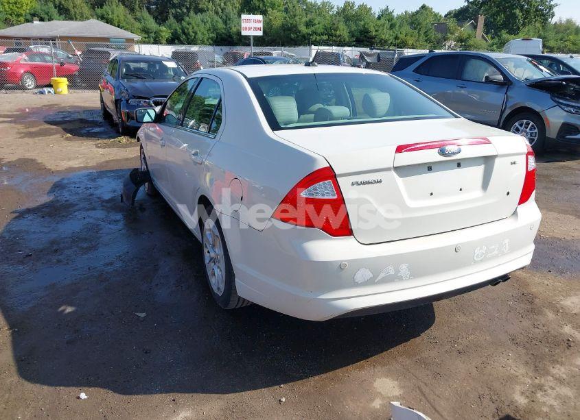Photo 3 of 2011 Ford Fusion SE (VIN 3FAHP0HA8BR152743)