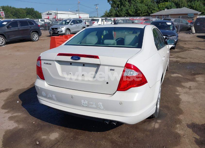 Photo 4 of 2011 Ford Fusion SE (VIN 3FAHP0HA8BR152743)