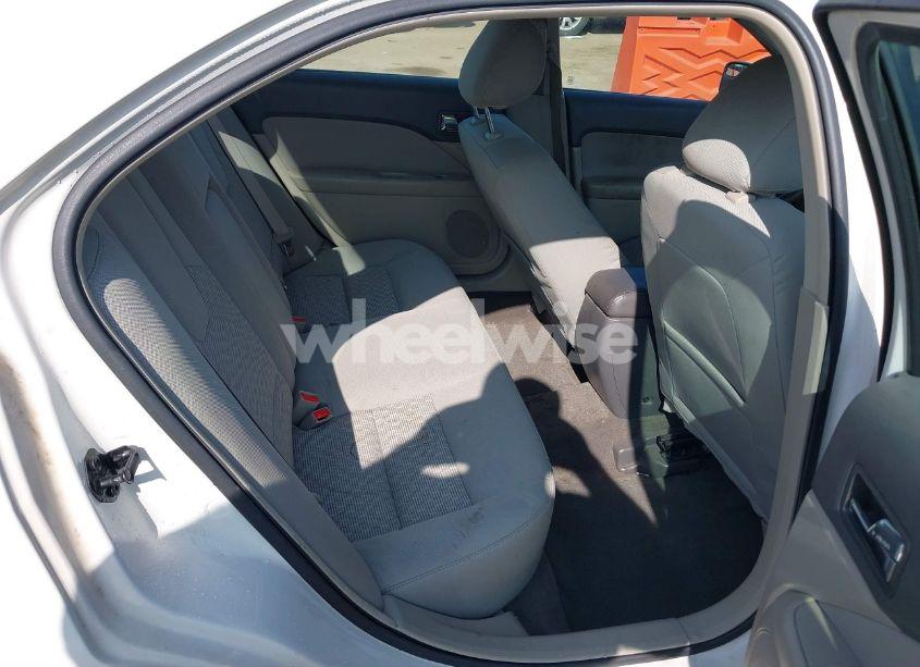 Photo 8 of 2011 Ford Fusion SE (VIN 3FAHP0HA8BR152743)