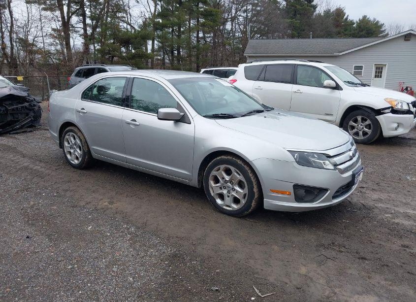 2011 Ford Fusion SE (VIN 3FAHP0HA8BR153326) main photo