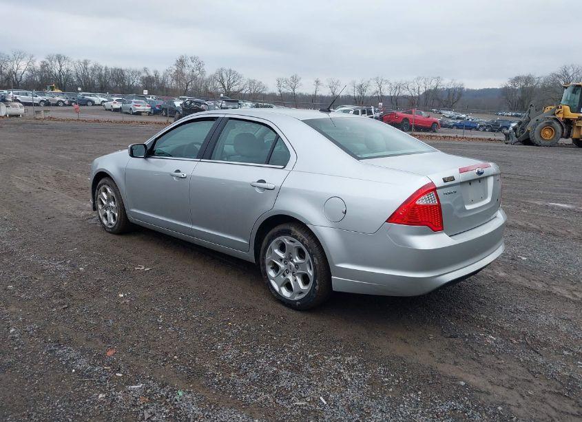 Photo 3 of 2011 Ford Fusion SE (VIN 3FAHP0HA8BR153326)