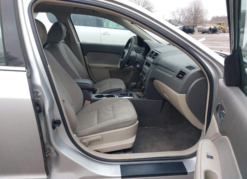 Photo 5 of 2011 Ford Fusion SE (VIN 3FAHP0HA8BR153326)