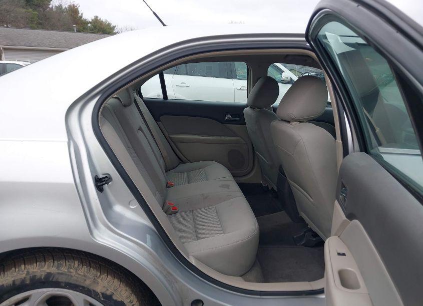 Photo 8 of 2011 Ford Fusion SE (VIN 3FAHP0HA8BR153326)