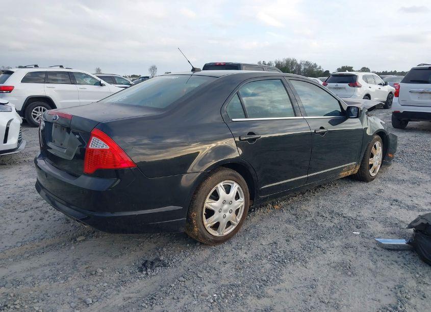 Photo 4 of 2011 Ford Fusion SE (VIN 3FAHP0HA8BR161846)