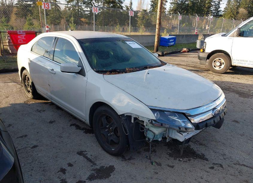 2011 Ford Fusion SE (VIN 3FAHP0HA8BR192353) main photo