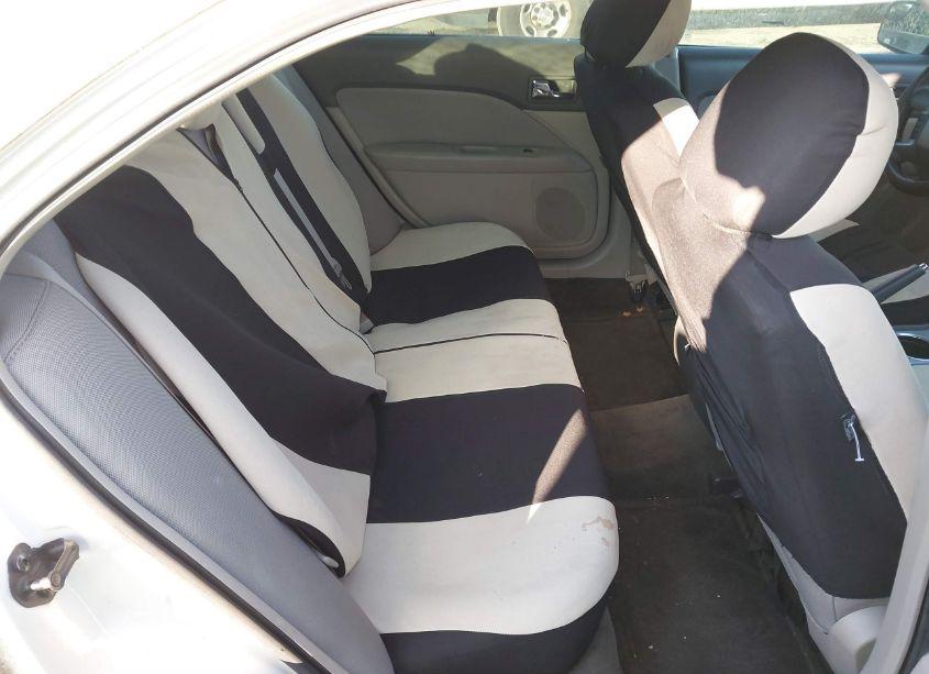 Photo 8 of 2011 Ford Fusion SE (VIN 3FAHP0HA8BR192353)