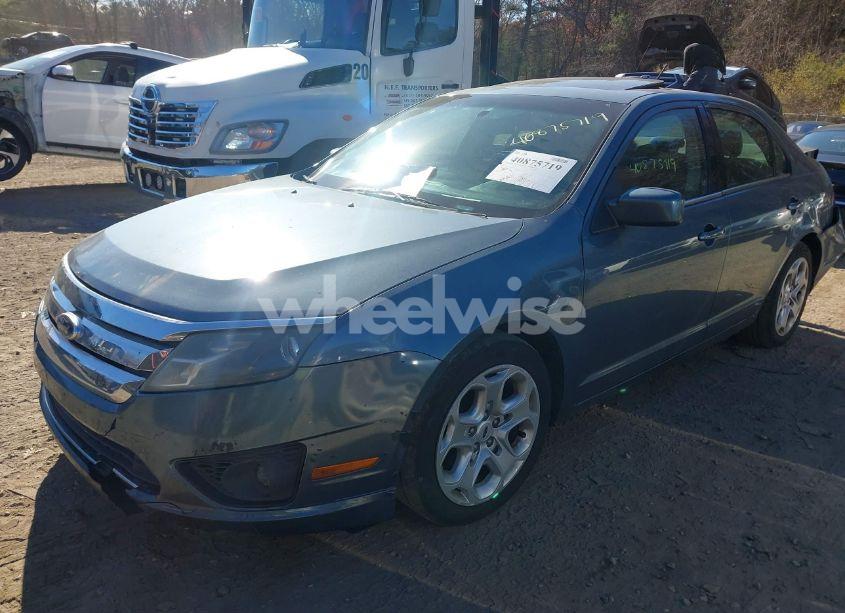 Photo 2 of 2011 Ford Fusion SE (VIN 3FAHP0HA8BR198900)
