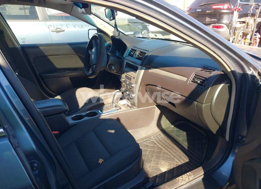 Photo 5 of 2011 Ford Fusion SE (VIN 3FAHP0HA8BR198900)