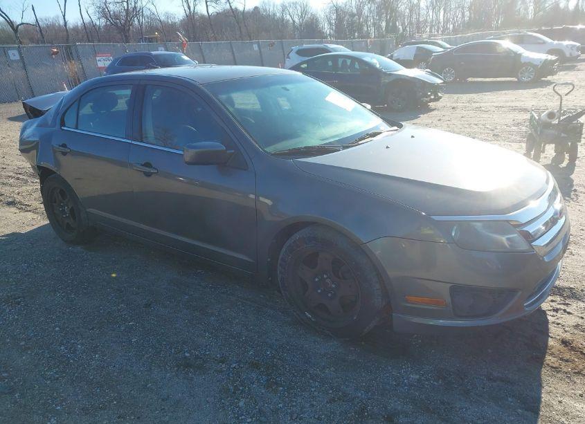 2011 Ford Fusion SE (VIN 3FAHP0HA8BR212696) main photo