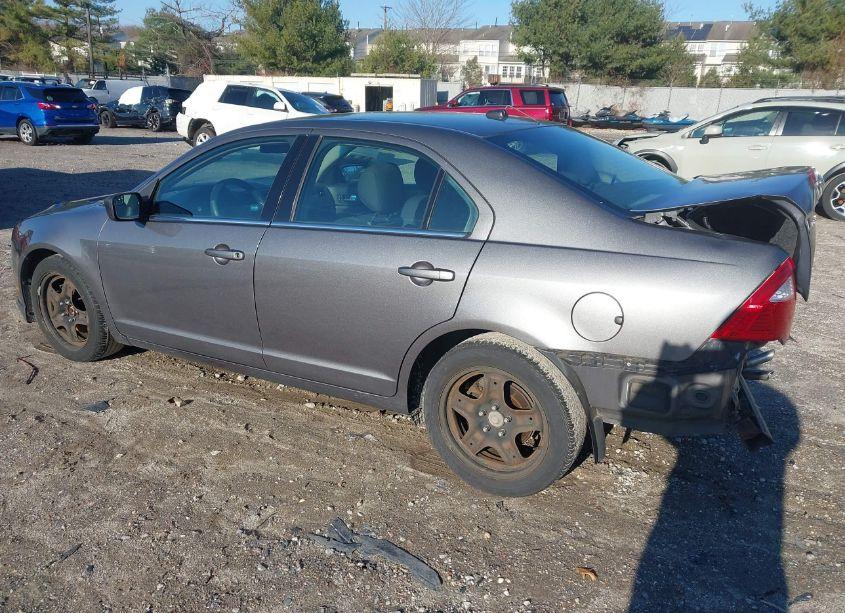 Photo 3 of 2011 Ford Fusion SE (VIN 3FAHP0HA8BR212696)