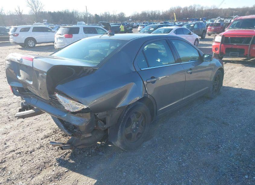 Photo 4 of 2011 Ford Fusion SE (VIN 3FAHP0HA8BR212696)