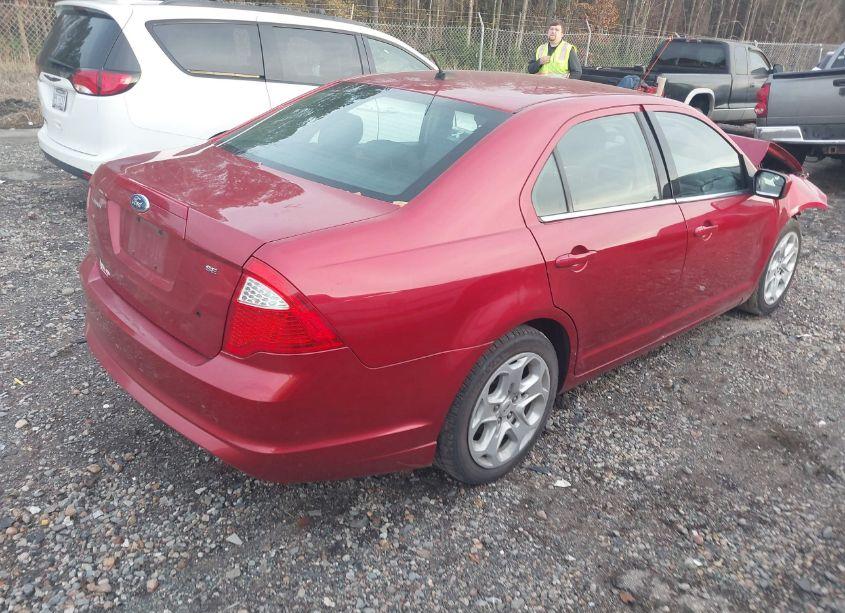 Photo 4 of 2011 Ford Fusion SE (VIN 3FAHP0HA8BR218367)