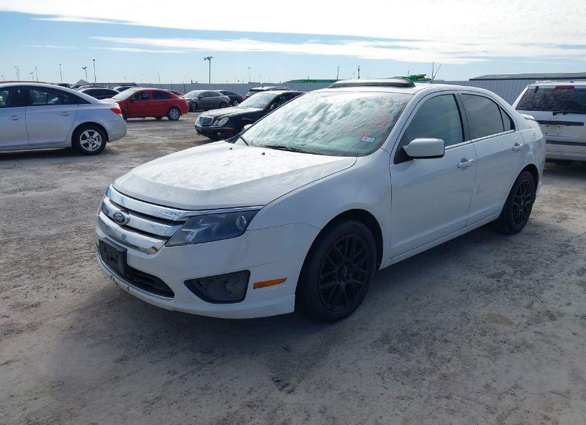 Photo 2 of 2011 Ford Fusion SE (VIN 3FAHP0HA8BR220636)