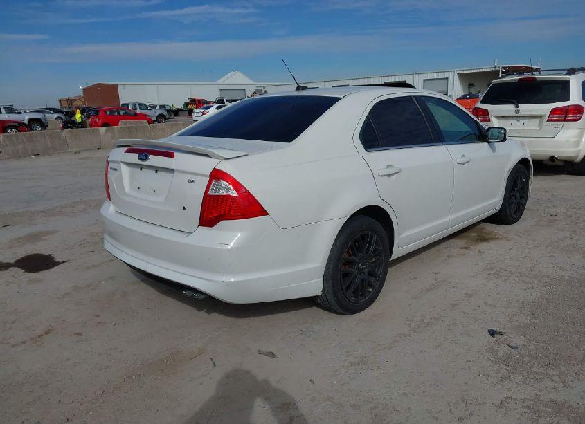 Photo 4 of 2011 Ford Fusion SE (VIN 3FAHP0HA8BR220636)