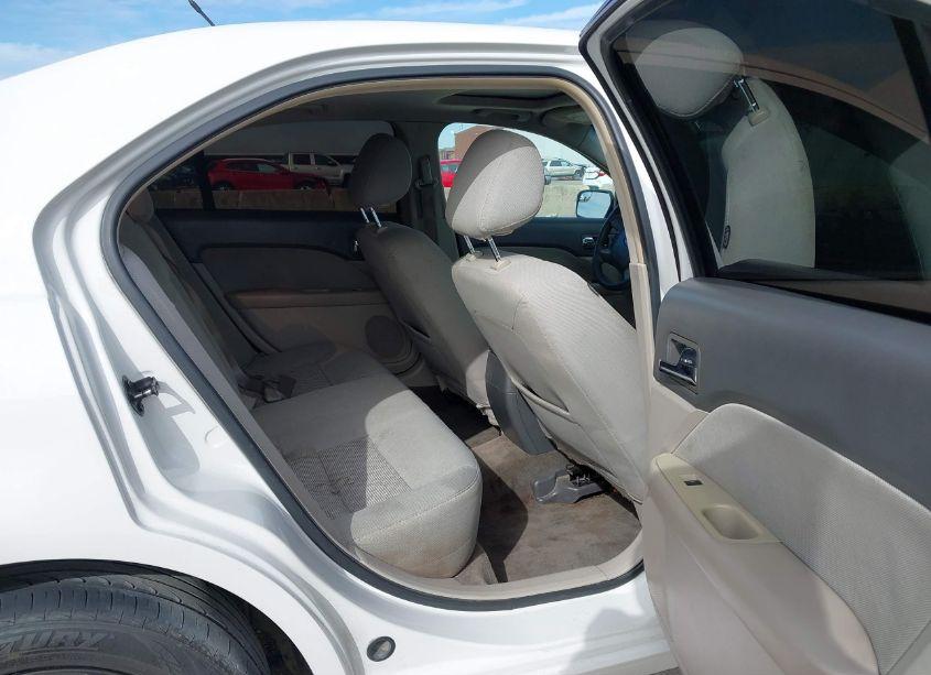 Photo 8 of 2011 Ford Fusion SE (VIN 3FAHP0HA8BR220636)