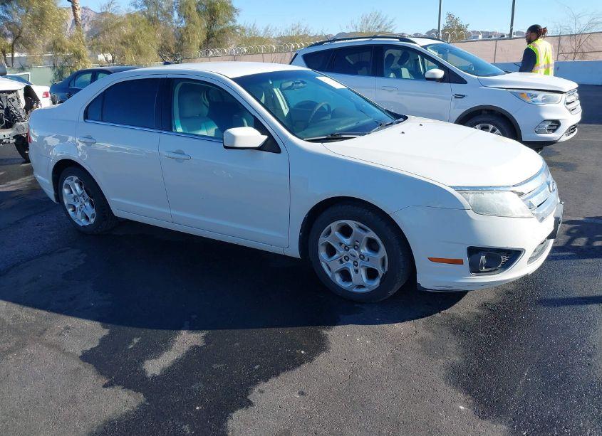 2011 Ford Fusion SE (VIN 3FAHP0HA8BR280805) main photo