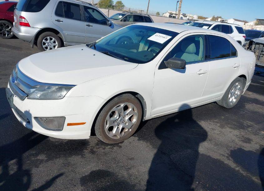 Photo 2 of 2011 Ford Fusion SE (VIN 3FAHP0HA8BR280805)