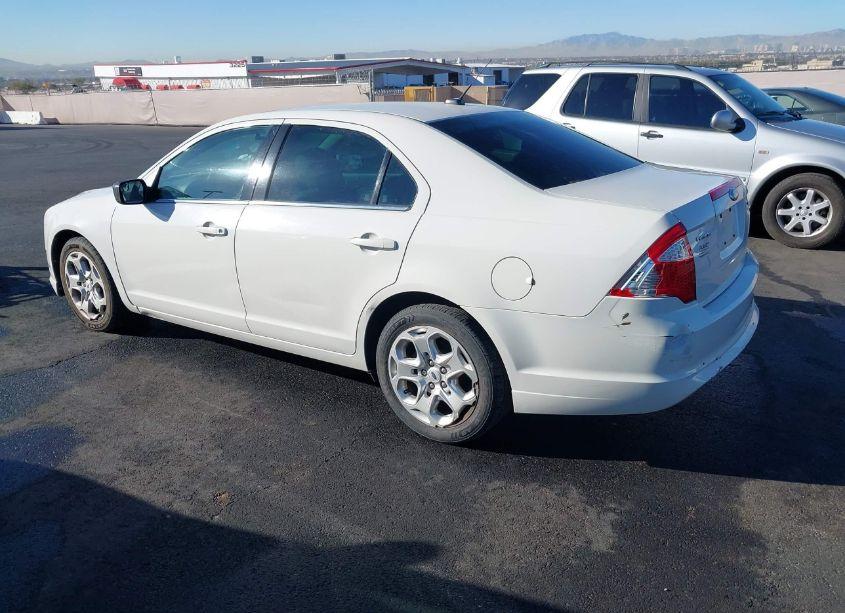 Photo 3 of 2011 Ford Fusion SE (VIN 3FAHP0HA8BR280805)