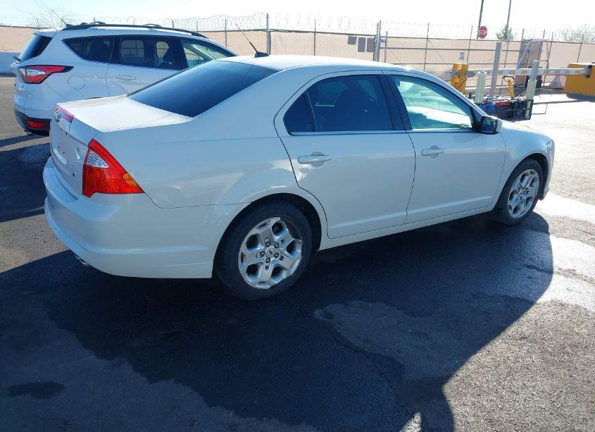 Photo 4 of 2011 Ford Fusion SE (VIN 3FAHP0HA8BR280805)