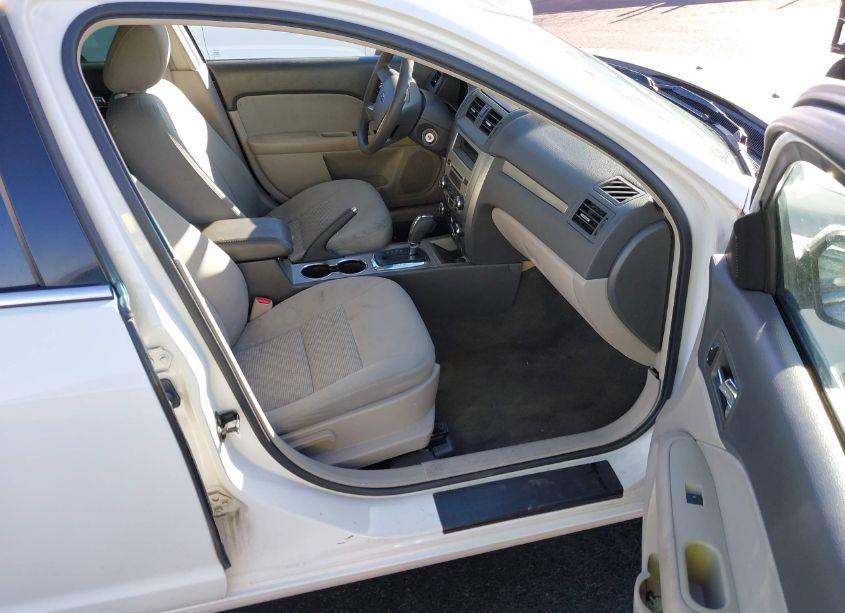 Photo 5 of 2011 Ford Fusion SE (VIN 3FAHP0HA8BR280805)