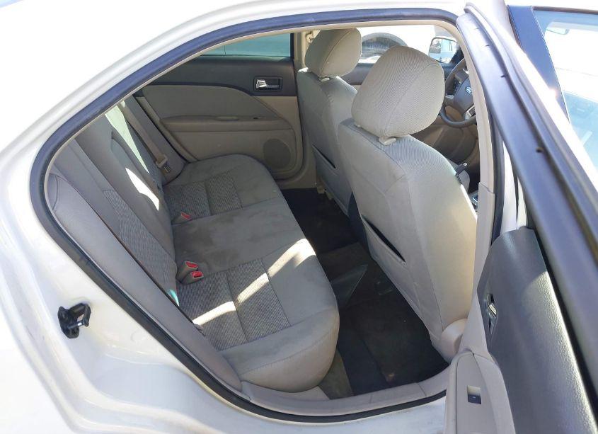 Photo 8 of 2011 Ford Fusion SE (VIN 3FAHP0HA8BR280805)