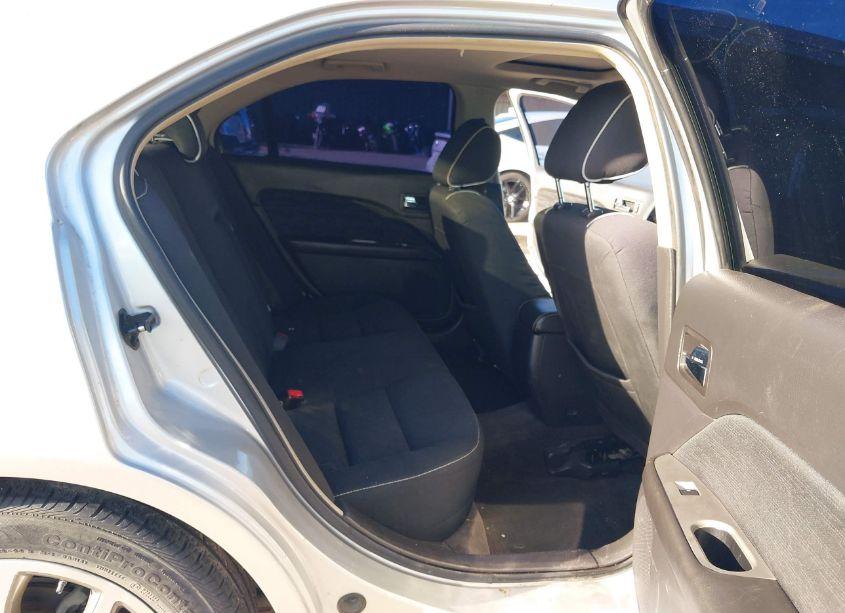 Photo 8 of 2011 Ford Fusion SE (VIN 3FAHP0HA8BR297667)