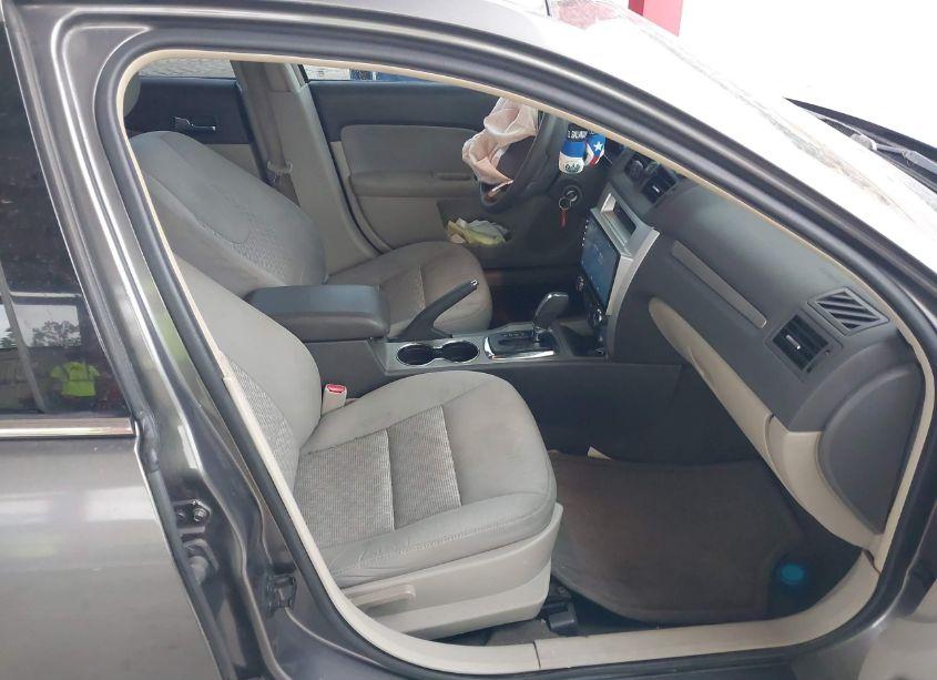 Photo 5 of 2011 Ford Fusion SE (VIN 3FAHP0HA8BR304410)