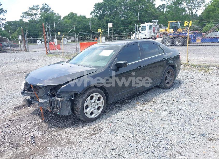 Photo 2 of 2011 Ford Fusion SE (VIN 3FAHP0HA8BR305332)