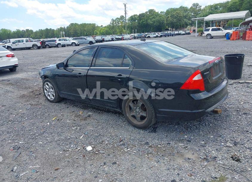 Photo 3 of 2011 Ford Fusion SE (VIN 3FAHP0HA8BR305332)