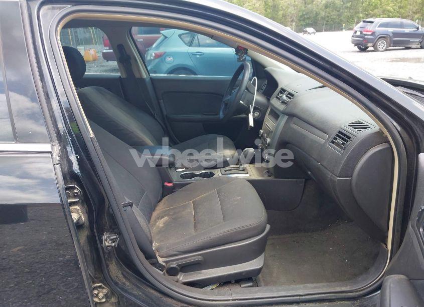 Photo 5 of 2011 Ford Fusion SE (VIN 3FAHP0HA8BR305332)