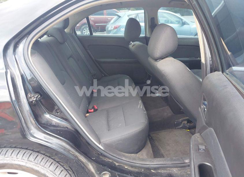 Photo 8 of 2011 Ford Fusion SE (VIN 3FAHP0HA8BR305332)